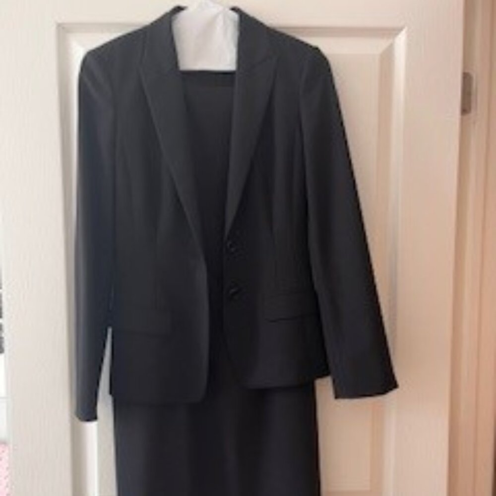Hugo Boss Jackie-O black dress and matching jacket. Size 0 US sizing.